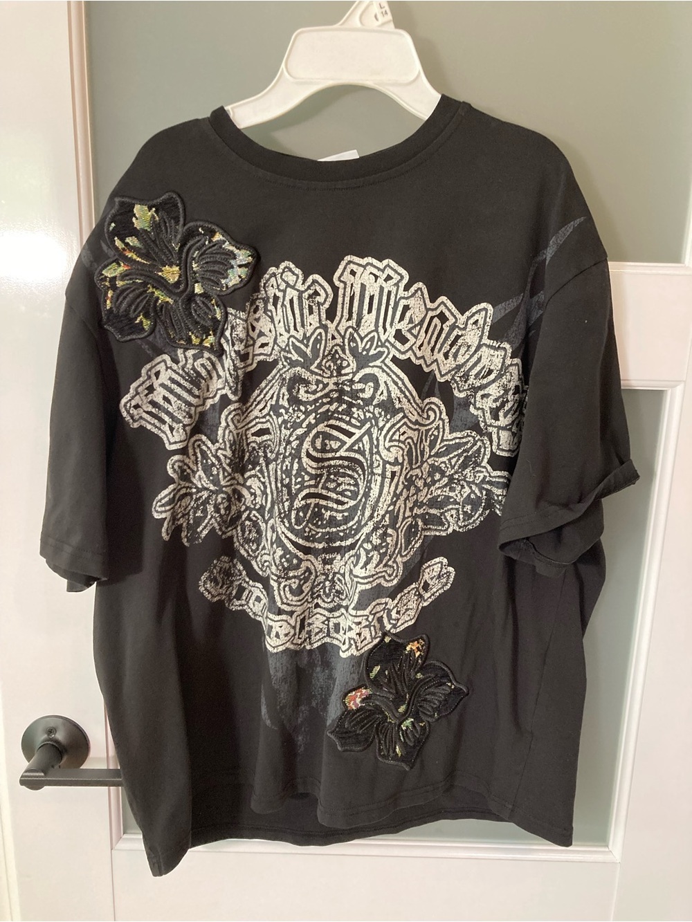 Smoke Rise Black Tapestry Graphic Fashion Tee Shirt - M - Embroidered